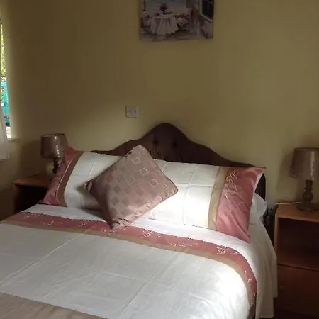 B&B Deerpark Manor 4*